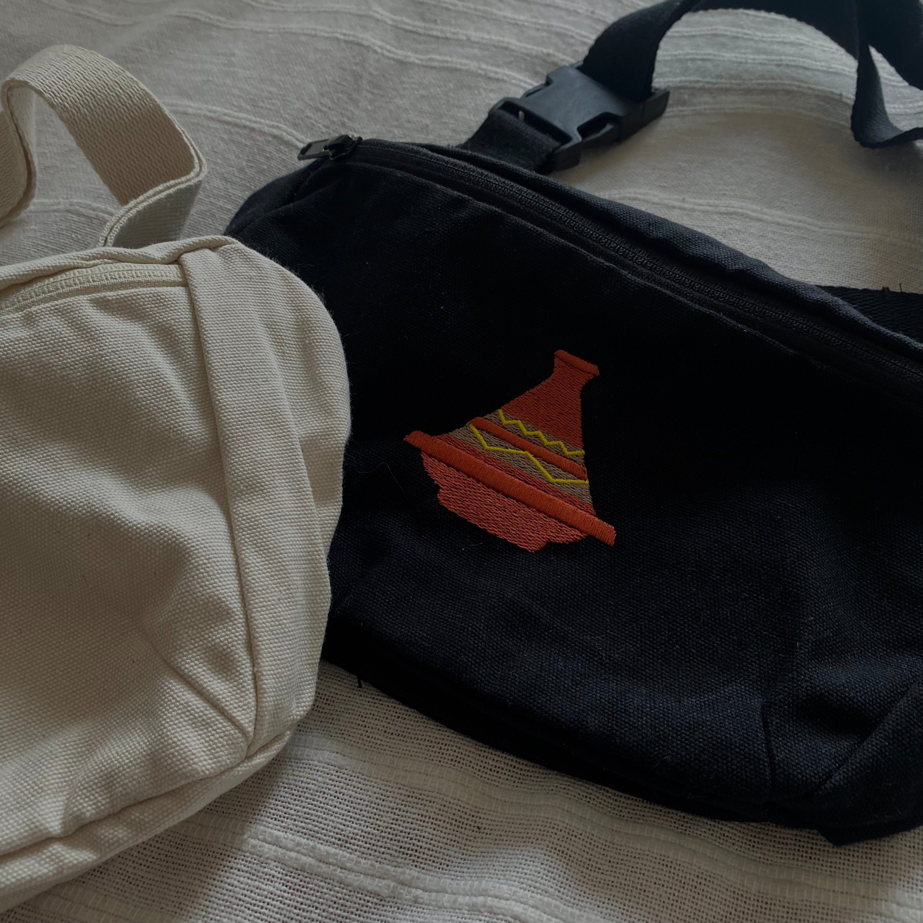 Sacoche en matière recyclée - Tajine brodé